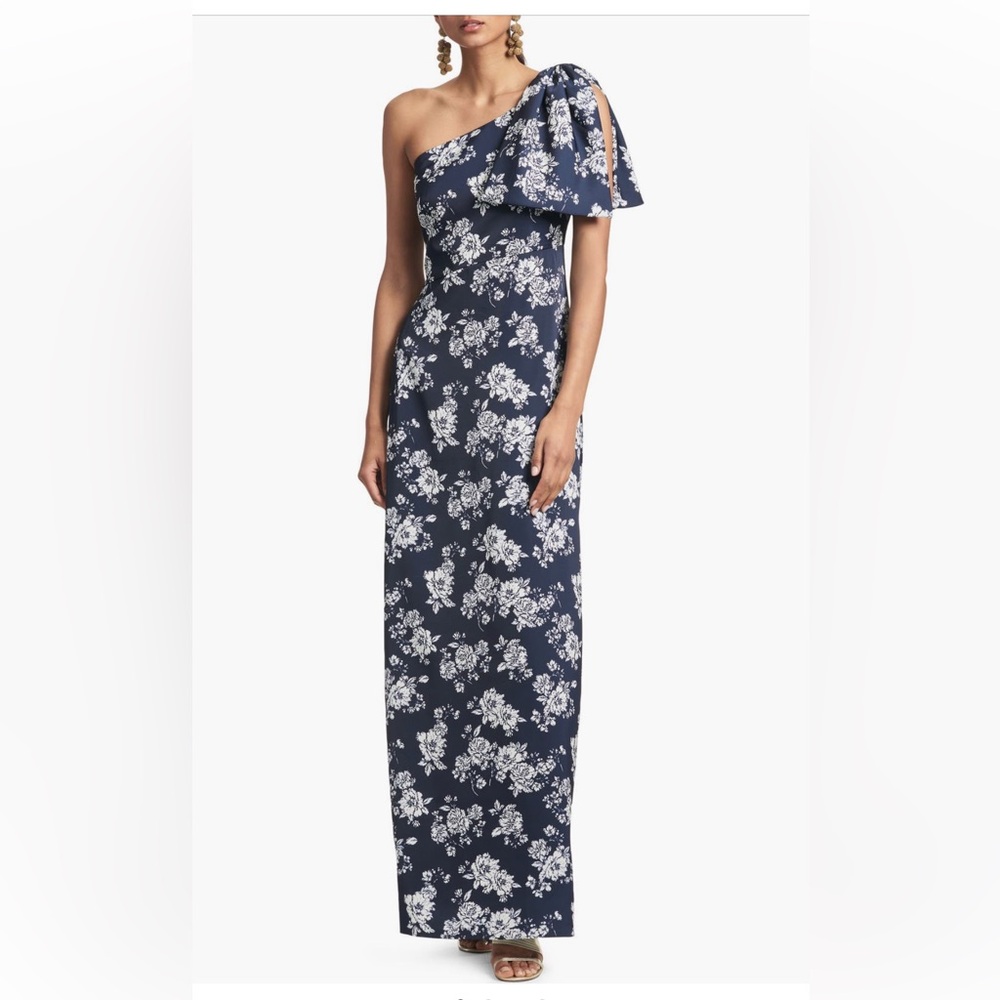 Make an offer!!
🌸SPRING SALE🌸 Sachin + Babi Chelsea one shoulder gown